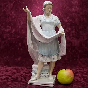 Редкая! Большая Авторская Фарфоровая статуэтка «ТКАЧИХА», Россия ДФЗ - Дулево. 