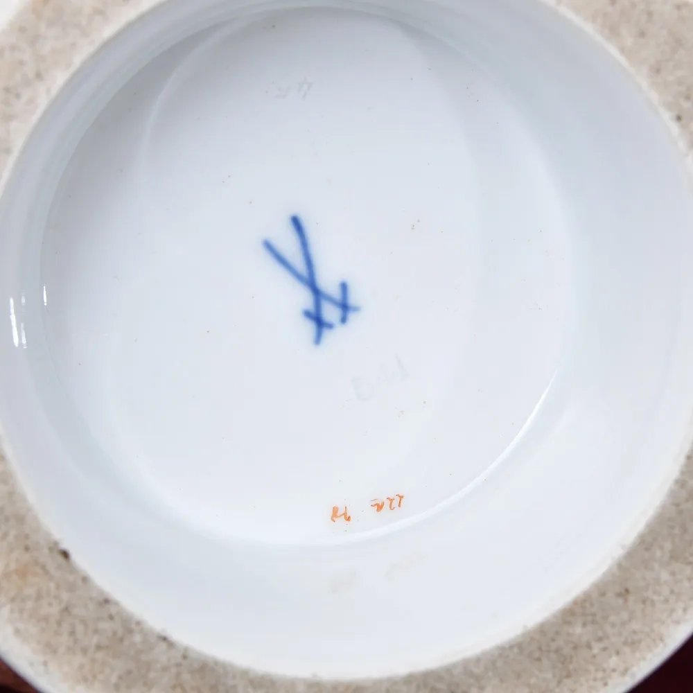 Коллекционная Фарфоровая Ваза «ШИПОВНИК» Н -19 см., MEISSEN Германия, первая половина ХХ века.