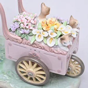 Авторская Фарфоровая статуэтка «Девочка с тележкой цветов и котятами», Lladro Испания.