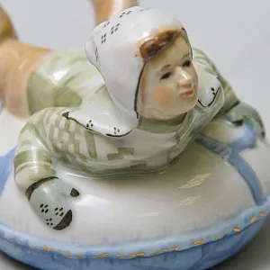 Авторская Коллекционная Фарфоровая Статуэтка «Мальчик на Тюбинге», Дулёво Россия. 