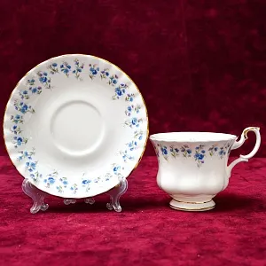 Коллекционная Фарфоровая Чайная пара «Воспоминания», ROYAL ALBERT Англия, вторая половина ХХ века.