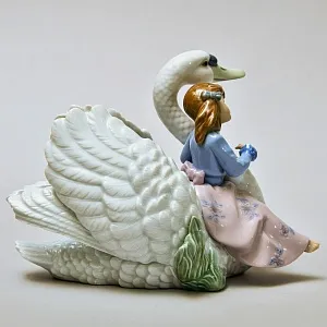 Коллекционная Фарфоровая Статуэтка «Девочка и лебедь», Lladro Испания - 1990 год.