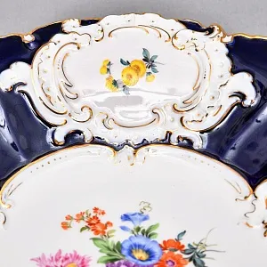 Коллекционное Фарфоровое Блюдо - Тарелка «Букет с маргариткой» Кобальт, MEISSEN Германия - 1955 год.