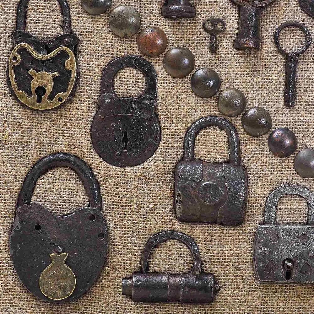 Коллекционное Панно - Картина «Антикварная Бытовая утварь - Замки - Ключи», Россия XIX век. 