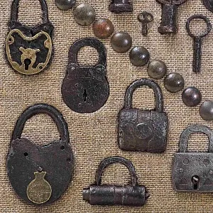 Коллекционное Панно - Картина «Антикварная Бытовая утварь - Замки - Ключи», Россия XIX век. 