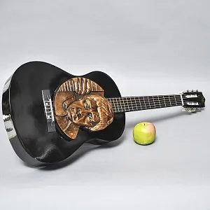 Авторское Настенное Панно «Гитара и Владимир Высоцкий», медь, СССР 80-е годы ХХ века.