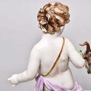  Антикварная статуэтка «Путти с козлом и виноградом», Фарфор Karl Thime Dresden, Германия.
