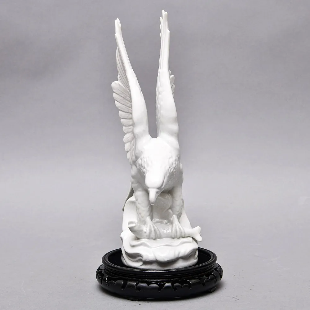 Коллекционная Фарфоровая Статуэтка «Птица. Орел с рыбой», Unterweisbach Германия, 1958 - 1976 годы. 