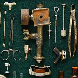 Коллекционное Настенное Панно - Картина «Медицинские Приборы», СССР -40гг. ХХ века.