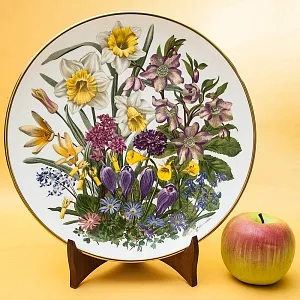 Коллекционная Тарелка «ЦВЕТЫ МАРТА» Фарфор, WEDGWOOD, Англия -1978 год.