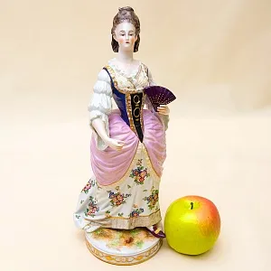 Большая! Фарфоровая статуэтка «Дама с веером» VOLKSTEDT  Германия -1915-1934 гг.