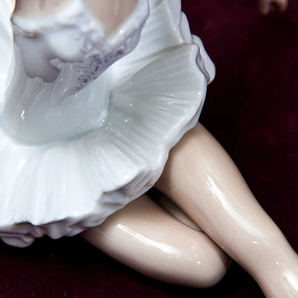 Коллекционная Фарфоровая статуэтка «Балерина - Лебединое озеро» Lladro, Испания.
