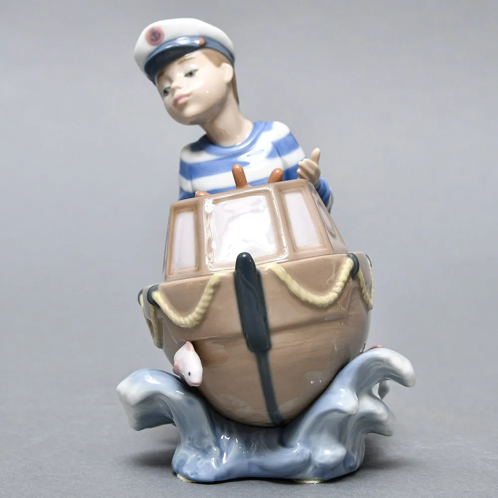 Коллекционная Фарфоровая статуэтка «Маленький капитан», Lladro Испания, 1993 - 1996 годы.