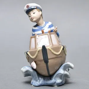 Коллекционная Фарфоровая статуэтка «Маленький капитан», Lladro Испания, 1993 - 1996 годы.