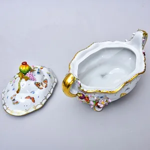 Фарфоровая Тюрина - Судок с крышкой «БАБОЧКИ В САДУ», Франция - середина ХХ века.