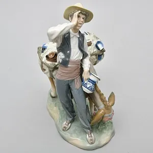 Коллекционная Фарфоровая статуэтка «Продавец фарфора»,  Lladro Испания - 1974 год.