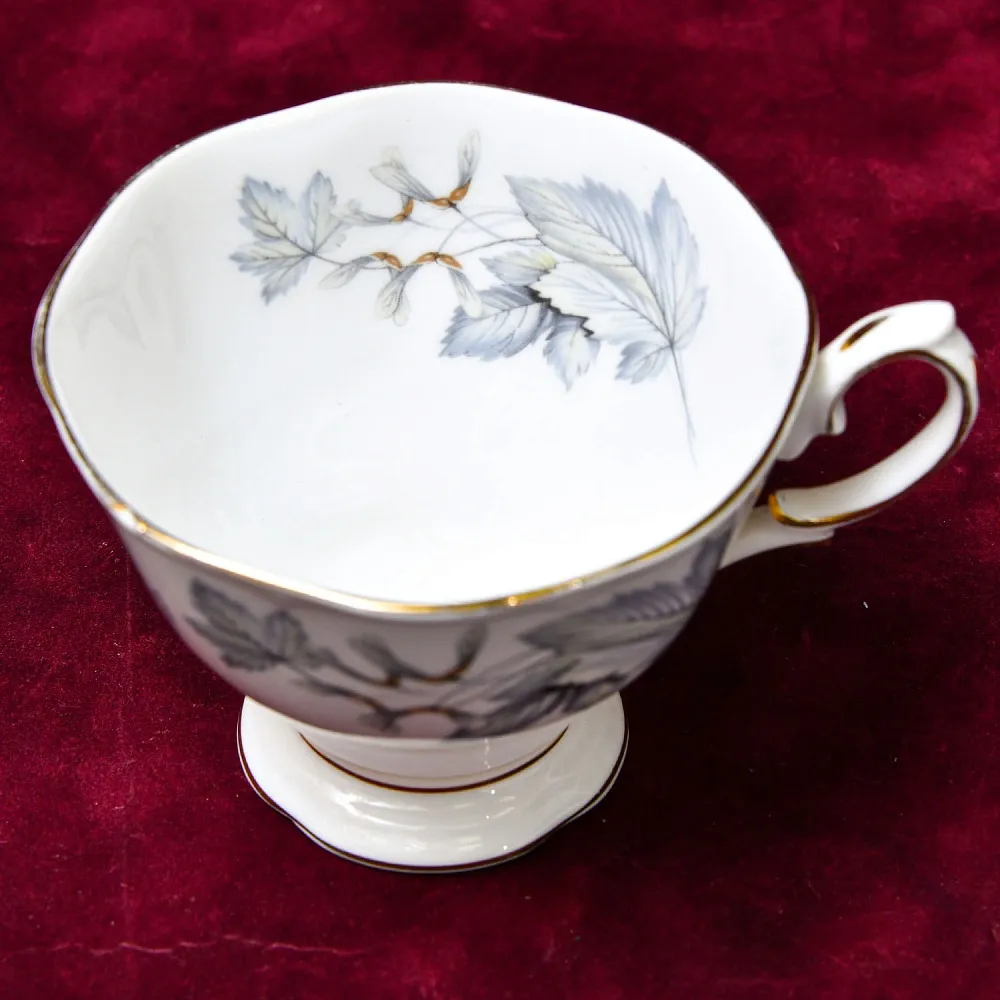 Коллекционная Фарфоровая Чайная пара «Cеребристый Клен», ROYAL ALBERT Англия, вторая половина ХХ века.