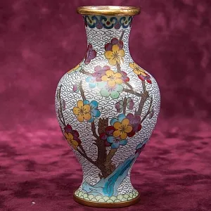Винтажные Парные Вазы «Цветение Сакуры» в технике « Клуазоне» Китай 50 -е годы ХХ века Н - 19 см.