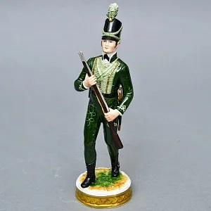 Фарфоровая статуэтка Солдат - «Стрелок корпуса герцога Камберлендского», Rudolf Kammer Германия.