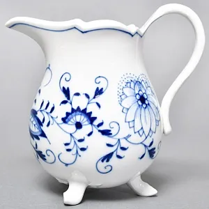 Фарфоровый молочник - сливочник на ножках «Луковый узор», MEISSEN Германия, середина ХХ века. 