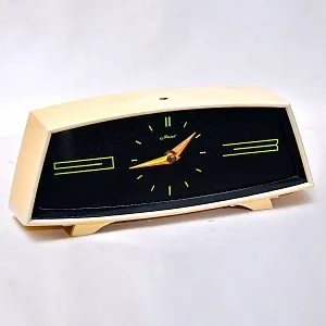 Винтажные Настольные Механические Часы «Маяк» СССР -1965 год.