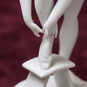 Коллекционная Статуэтка «Маленькая балерина», бисквитный фарфор Kaiser, Германия -1979 год.