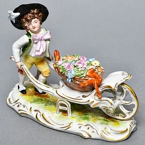 Коллекционная Фарфоровая статуэтка «Маленький Цветочник» Scheibe-Alsbach Германия.