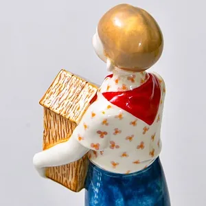 Авторская Коллекционная Фарфоровая Статуэтка «Пионер со скворечником», Россия.