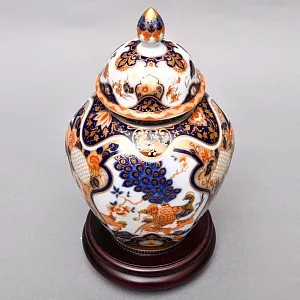 Коллекционный Вазон - Ваза с крышкой на подставке из серии «Yokohama» H - 29 см., Фарфор KAISER, Германия.