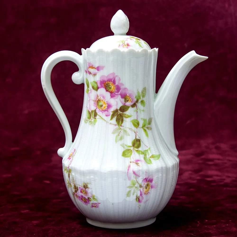 Чайно-кофейный Фарфоровый набор «Тет-а-Тет» из серии «Шиповник», Limoges Франция -1979 год.