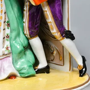 Коллекционная Фарфоровая статуэтка «Свидание за ширмой», Scheibe-Alsbach Германия, середина ХХ века. 