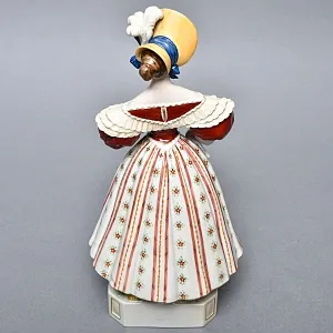 Коллекционная статуэтка «Модница в шляпке», Фарфор, SITZENDORF Германия, первая половина ХХ века.