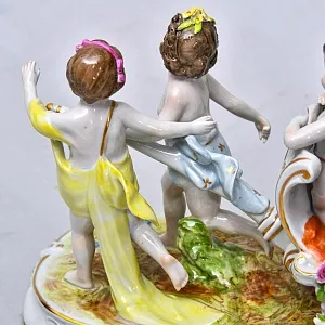 Коллекционная Фарфоровая статуэтка «ПУТТИ - Триумфаторы», Scheibe-Alsbach Германия.