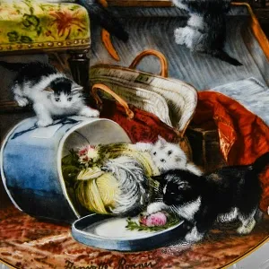 Коллекционная Фарфоровая тарелка «Кошка - котята - Игра со шляпной коробкой», W.J.GEORGE США - 1990 год.