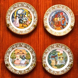 Набор Фарфоровых тарелок «Домик сказок», The FRANKLIN Porcelain США - 1979 год.