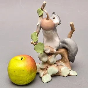 Коллекционная Фарфоровая статуэтка «Белка. Соня», Lladro / Лядро Испания.