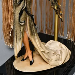 Редкость! Настольная Электрическая Лампа - Светильник «Дама с Павлином», Florence Италия -1987 год.