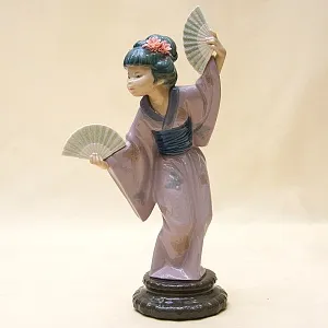 Коллекционная Фарфоровая статуэтка «Гейша с веерами» Н - 29 см. Lladro, Испания - 1978 год.