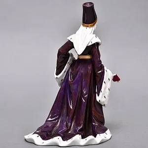 Антикварная статуэтка «Средневековая дама с книгой», Фарфор Dressel & Kister Passau Германия, 1907 - 1922 гг.