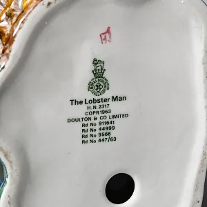 Коллекционная Фарфоровая статуэтка «Рыбак с омаром», Royal Doulton Ангия, 1963 - 1994 годы. 