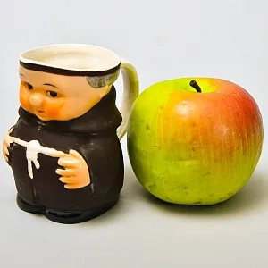 «Очаровательный Монах» Фарфоровый Кувшинчик - Молочник - Соусник на 200 мл., GOEBEL Германия.