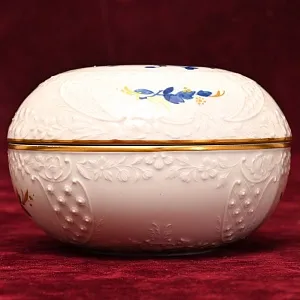 Коллекционная Шкатулка - Бонбоньерка «Голубые Цветы», Фарфор MEISSEN Германия.