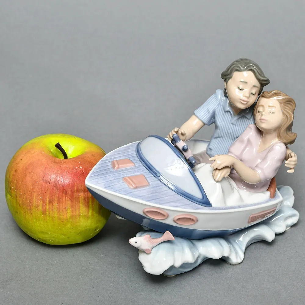 Коллекционная Фарфоровая статуэтка «Двое в лодке», Lladro Испания - 1992 год.