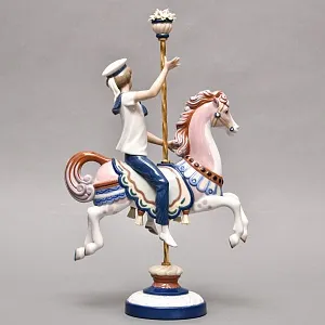 Коллекционная Фарфоровая статуэтка «Мальчик в матроске на карусельной лошадке», Lladro Испания. 