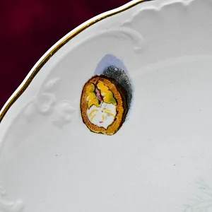 Антикварная Фарфоровая тарелка «Персики и ежевика», Villeroy&Boch Германия, 1874 - 1909 годы.