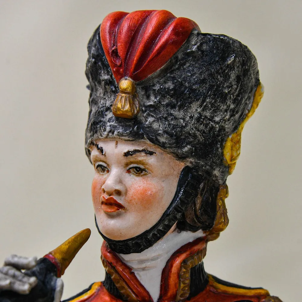 Коллекционная Фарфоровая статуэтка «Солдат. Гусар - горнист» из серии «Армия Наполеона», Capodimonte Италия.