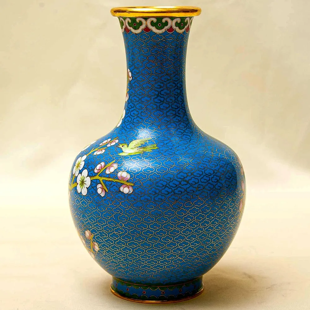 Шикарная Ваза «Сакура в цвету» в технике « Клуазоне» Китай 50 -е годы ХХ века.