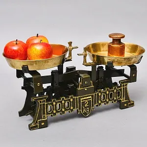 Антикварные Кухонные Весы с двумя чашами «Balance de Menage» на 2 кг. Франция начало ХХ века!