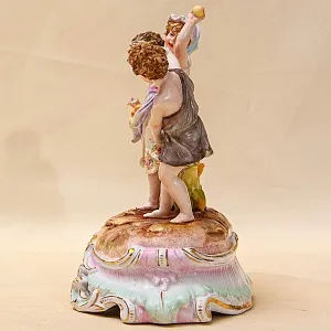 Антикварная Фарфоровая Статуэтка «Хулиганы», C.G.SCHIERHOLZ & SON Германия -1865 -1907 годы.