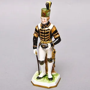 Коллекционная Фарфоровая статуэтка «Горный Инженер в парадной форме», Unterweissbach Германия. 